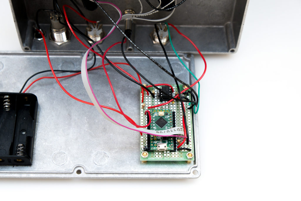 Octatrack MIDI controller internal protoboard